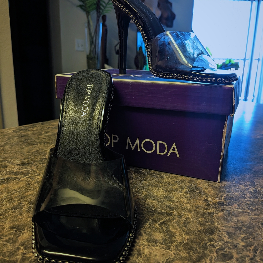 TOP Moda Shiny Black Heels